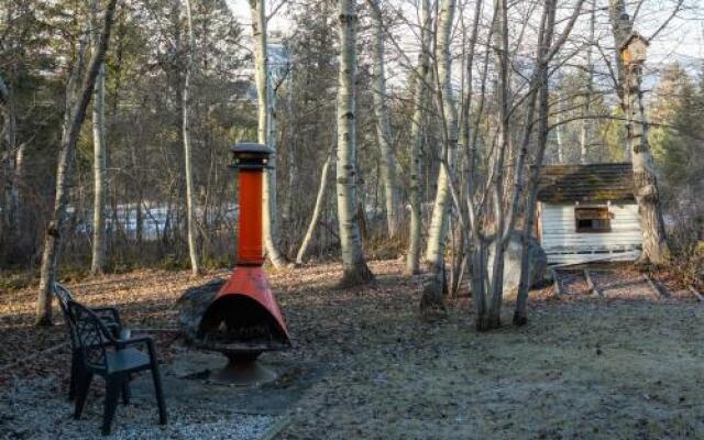 Creekside Cabin