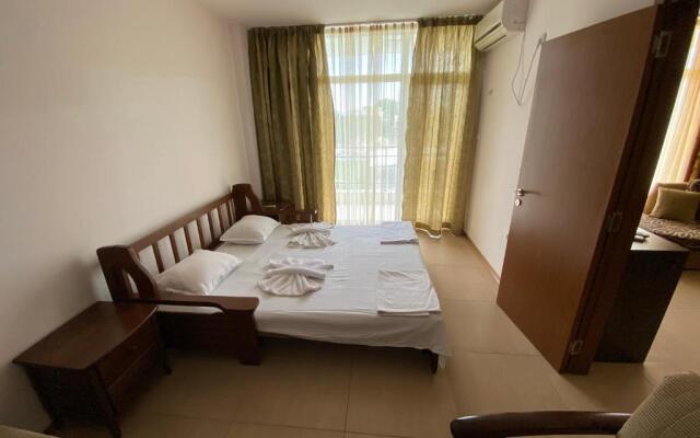 Grand Kamelia Holiday Apartments