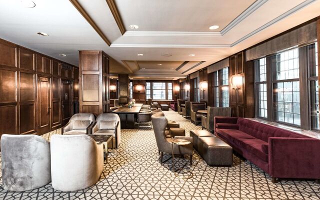 Hotel Phillips Kansas City Curio Collection by Hilton