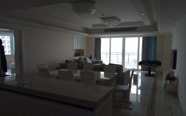 Gold Coast Hotel