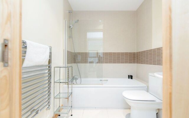 Roomspace Apartments -Westnye House