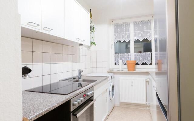 ZV2001 Private Apartments & Rooms near Exhibition Ground (room agency)