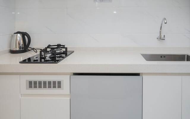 Fancy and Nice Studio at Sky House BSD Apartment