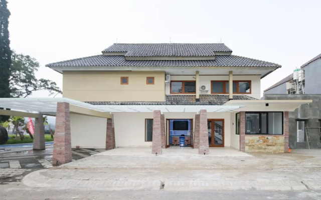 Panorama Villas Batu F-16 by RedDoorz