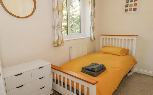 6 Hunters Green Close