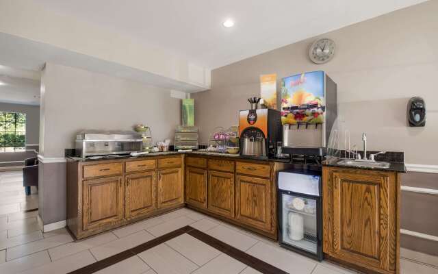 Quality Inn Decherd / Winchester