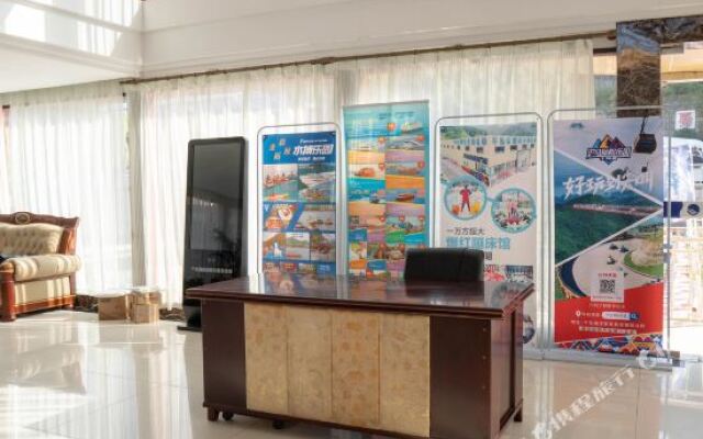 Lakeview Houseboat Hotel & Resort