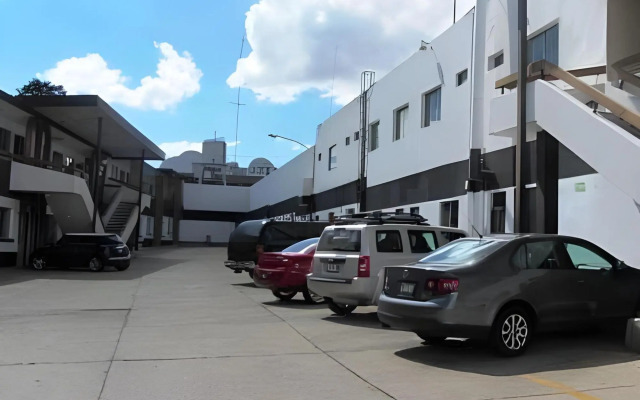 Hotel Zacatecas Courts