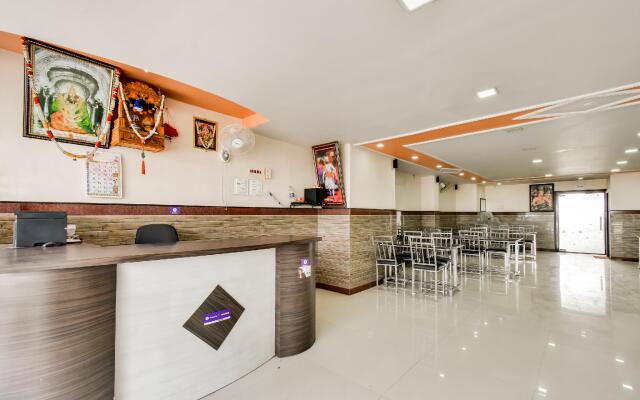 OYO 66018 Hotel Vijayraj Lodging And Boarding