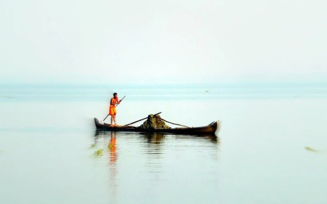 Houseboat Cruise in the Backwaters of Kerala