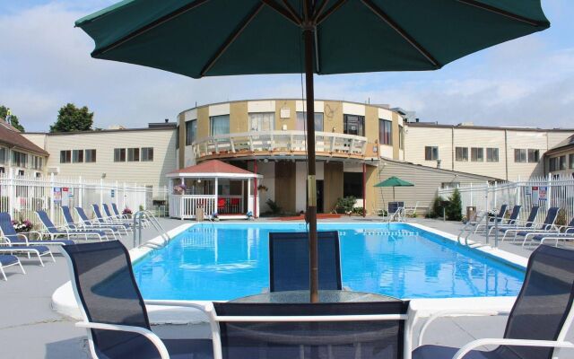 Admiralty Inn & Suites - a Red Collection Hotel