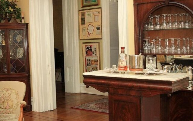 DuPont Mansion Bed & Breakfast