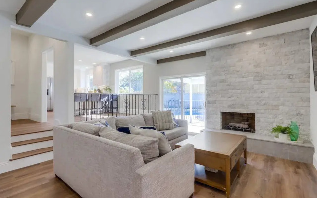 Gorgeous Upgraded 5 Bedroom & 3 Bath Home with pool