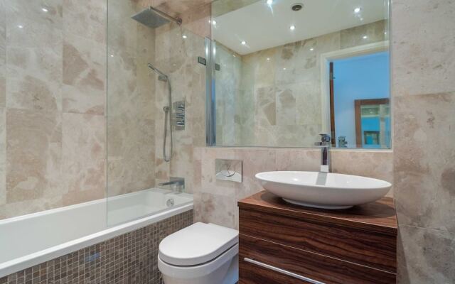 Lovely 1 Bedroom Home With Balcony - 4 Guests!
