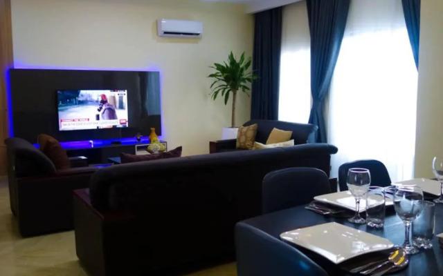 Stiyos Shortlet homes- Tastefully Furnished 3 Bedroom