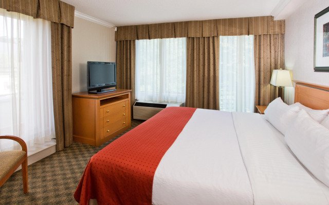 Holiday Inn Hotel & Suites North Vancouver, an IHG Hotel