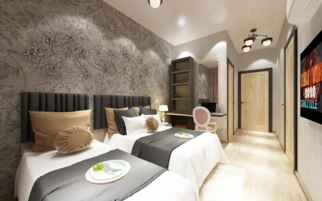 The Queens Suite Hotel