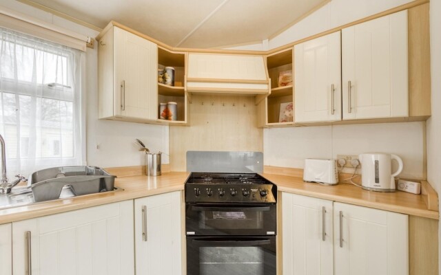Serene Mobile Home in Hastings near Smugglers Adventure