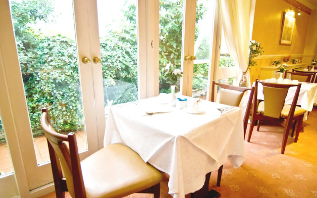 Maranton House Hotel