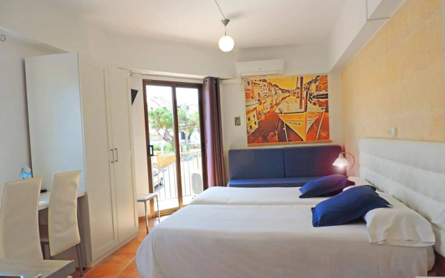 Marblau Hostal