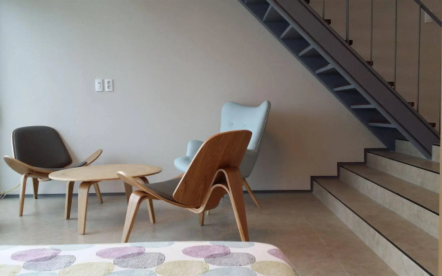 Jeju Bom Stay & Art Gallery