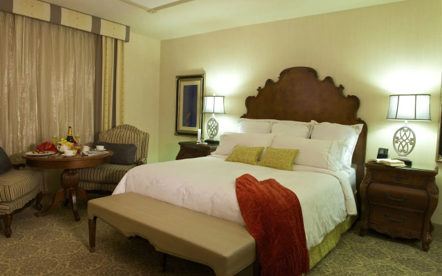 Woolley's Classic Suites Denver Airport