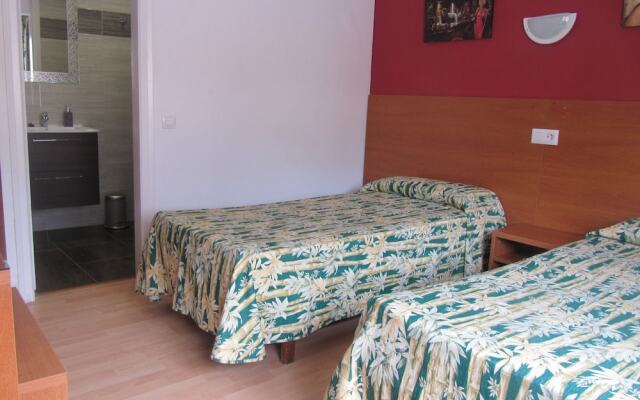 Hostal y Apartamento Molí de Mar