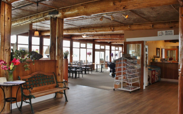 Lopez Islander Resort