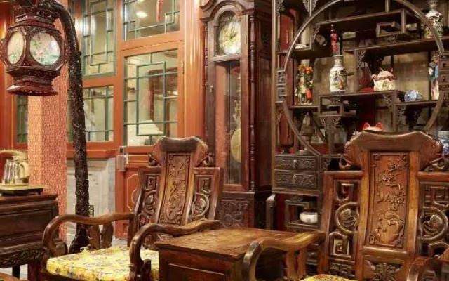 Rong Courtyard Hotel