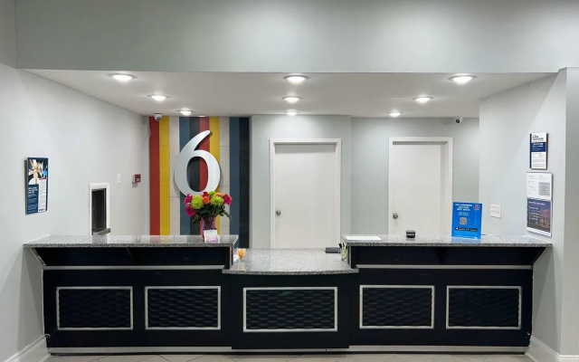 Motel 6 West Columbia, SC - Airport