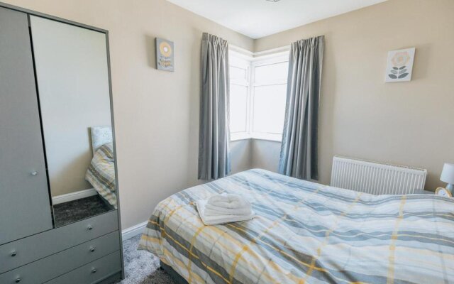 SEA VIEW - 3 bed apartment looking over Bridlington North Beach