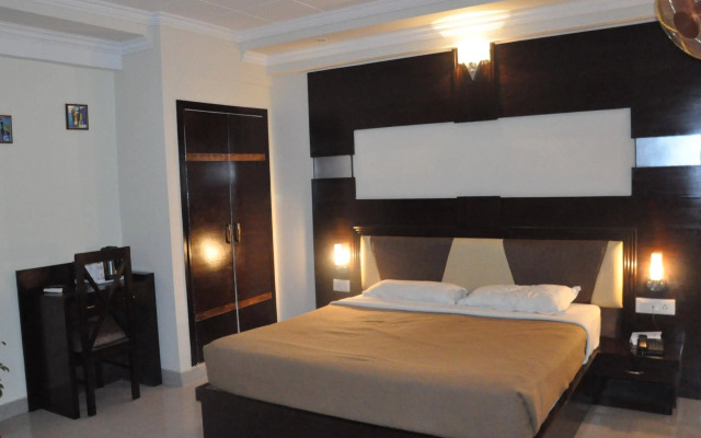 OYO 9978 Hotel Calista