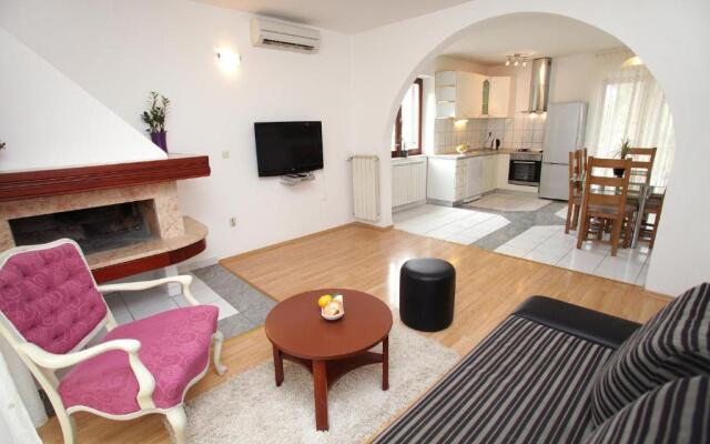 Apartment Natali - 5M from beach