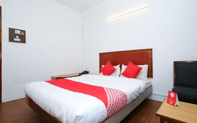 OYO 10606 Hotel Shriradha