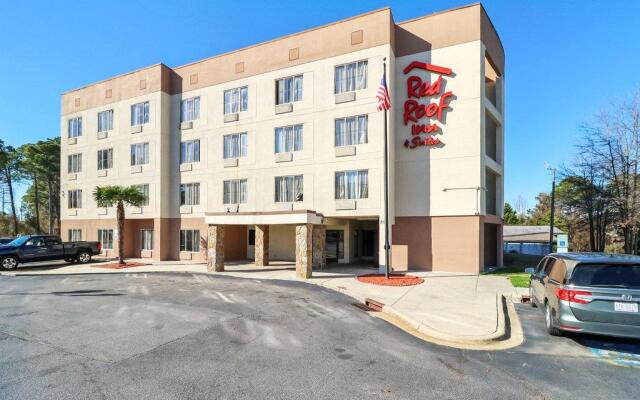 Red Roof Inn & Suites Fayetteville - Fort Bragg
