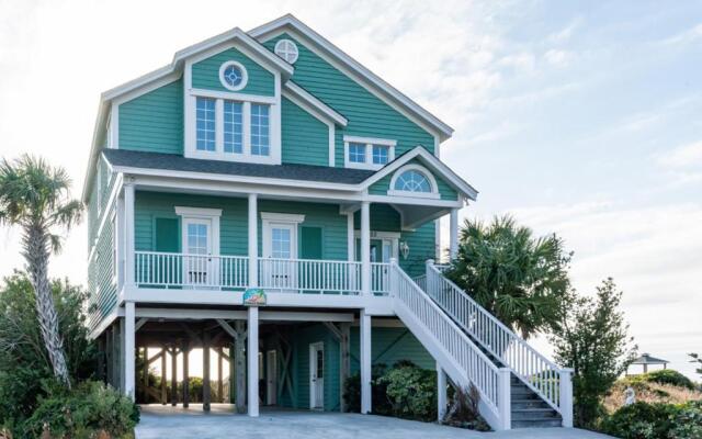 Emerald Breeze by Oak Island Accommodations