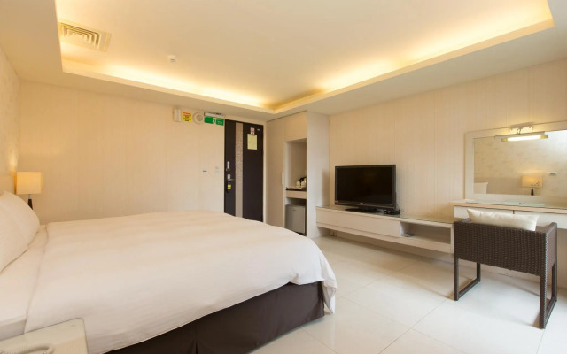 F Hotel - Sanyi