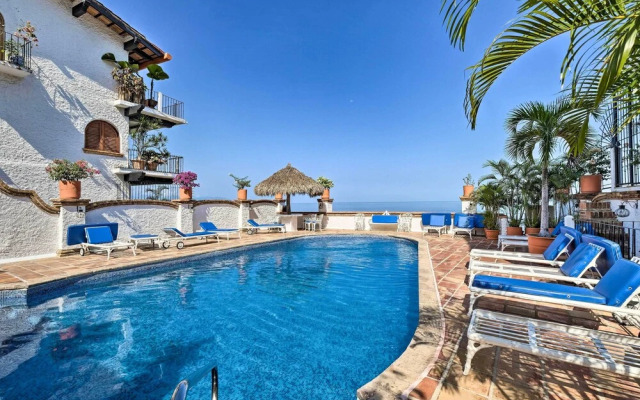Mid-century Modern Condo w/ Patio & Ocean Views!