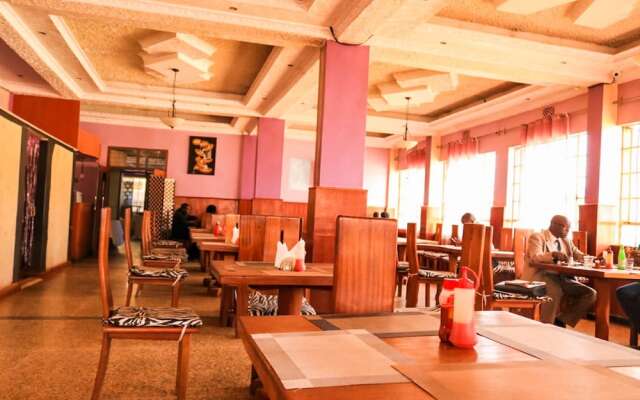 Sakawa Towers County Hotel