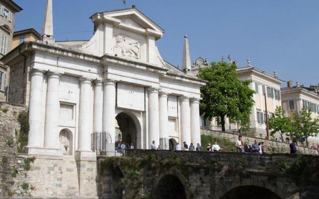 Elegante Appartamento In Bergamo