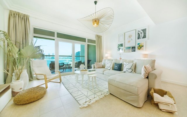 Maison Privee - Modern & Bright Apt with Sea Front Views of Burj AlArab