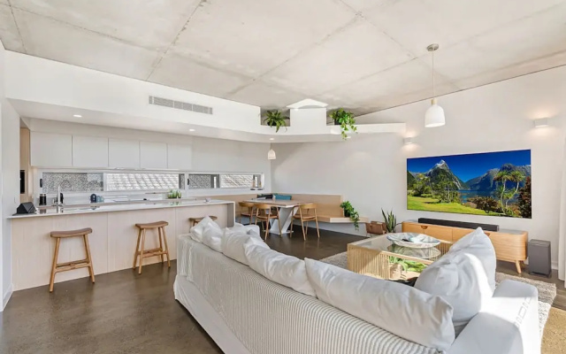 Luxury 5-floor Unit With Ocean Views Near Beach