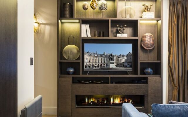 Luxury Apartment Paris Louvre II