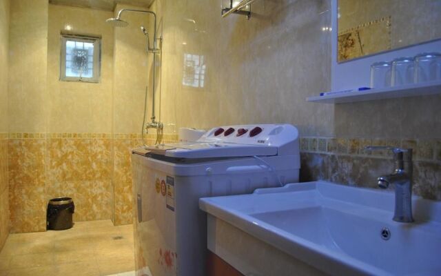 Lixian County Taoping Qiang Village Erma Inn