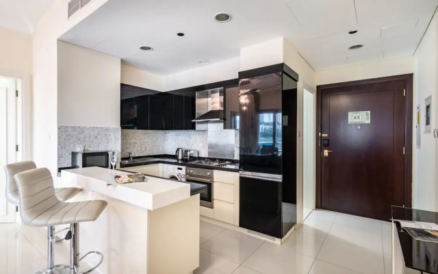 Amazing 1 BR Apartment Damac Mall Street