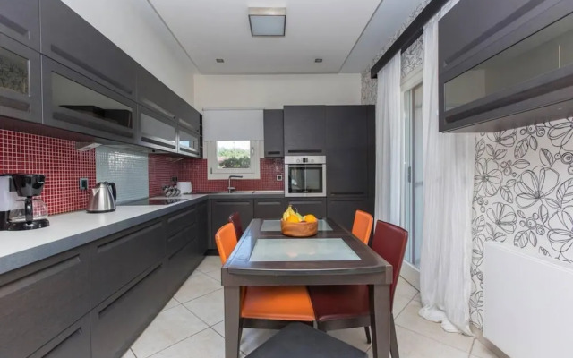 Beautiful 4-bed House With Private Pool in Naxos