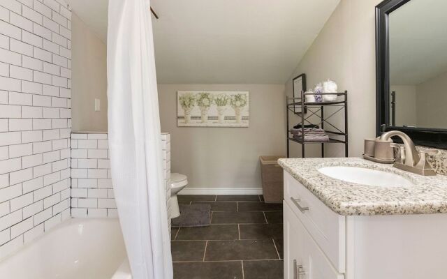 Wonderful Getaway Houston 2BR w/Balcony Views