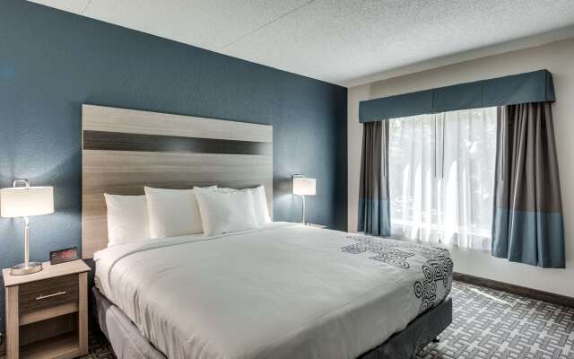 Days Inn & Suites by Wyndham Spokane