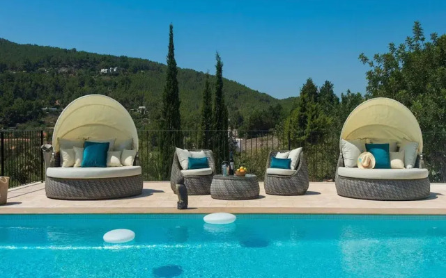 Holiday Home With Children Play Area