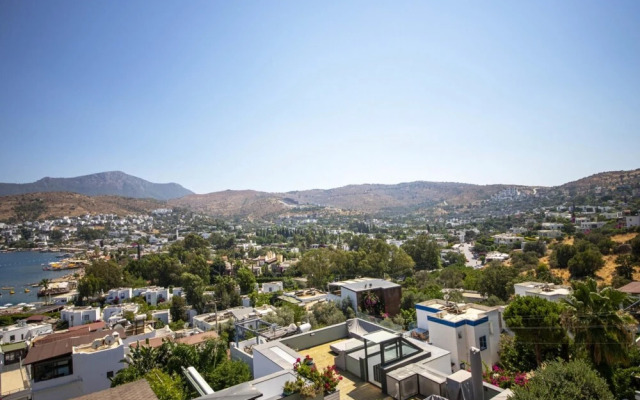 Seaside House With Mesmerizing View in Turkbuku